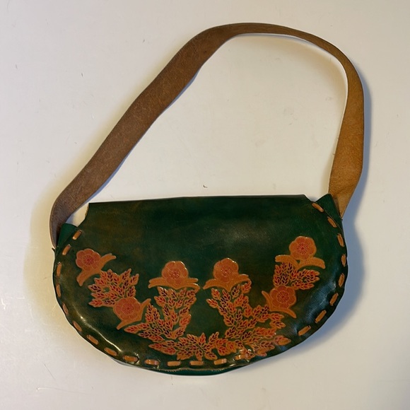 Handmade Hand Tooled Green, Red, and Caramel Leather Purse - Picture 3 of 8
